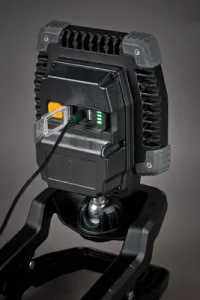 Projecteur LED rechargeable avec pince - 950 Lumens